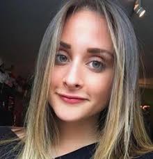 Elyse Shulman's Instagram, Twitter & Facebook