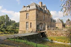 Emile garcin propriétés, paris, france. Pres De Fougeres Pres De Mille Ans D Histoire Sont A Vendre Avec Le Chateau De La Haye La Chronique Republicaine