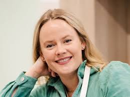 Lizzie Holmes Archives