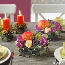 Herbst Bloom S Deko Ideen Mit Blumen Und Pflanzen Blumentisch Herbstliche Tischdekorationen Herbst Dekor