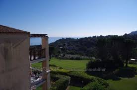Dans Le Village De Cap Esterel A Agay 15 Mn De St Raphael Beau 2 Pieces En Dernier Etage Large Terrasse Meuble Et Equip Cap Esterel Bord De Mer Immobilier
