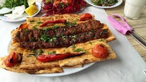 Hasan usta kebap, adana'da gece saat 03:00'e kadar hizmet vermektedir. Ev Yapimi Adana Kebap Tarifi Nasil Yapilir
