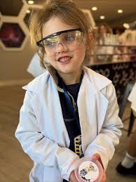 🧪🔬 TINY SCIENTISTS IN THE BUILDING! 👩🏽‍🔬🥼 Little scientists took to  the Clara Anna Fontein campus this week for the Annual Stage 5 Science Day  with Ms Jen Patrick and our Grade