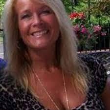 Carol Hoefling's Instagram, Twitter & Facebook