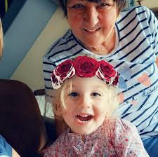 📣 Corine nous décrit les tâches réalisées par les aides familiales. Aide  familial.e, plus qu'un métier : 👉 un métier de ❤️ qui contribue au  bien-être des personnes en perte d'autonomie. 👉