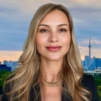 Leah Pearce's Instagram, Twitter & Facebook