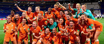 La france s'est qualifiée pour les quarts de finale pour la troisième fois consécutive, après 2011 et 2015 en effet, seules trois nations européennes peuvent se qualifier pour les jo. Coupe Du Monde 2019 Les Neerlandaises Rejoignent Les Americaines En Finale Le Point