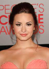 The Nose Piercing I Want Demi Lovato Hair Celebrity Makeup Looks Celebrity Makeup