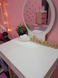 Tak tahu mana nak dapatkan pelbagai design cadar yang awesome? Idea Dekorasi Bilik Tidur Anak Perempuan Bertemakan Pink Simple Cantik Ilham Dekorasi