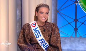 Miss france 2021 live will be coming on dec 12th, 2020 at puy du fou, les epesses, france. Invitee Amandine Petit Miss France 2021 Quotidien Avec Yann Barthes Tmc