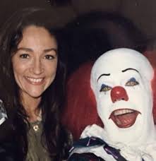 Olivia Hussey dan Tim Curry di set 'Stephen King's It' (1990) :  r/Moviesinthemaking