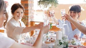 Who pays for a wedding shower. What Your Bridal Party Should And Shouldn T Pay For