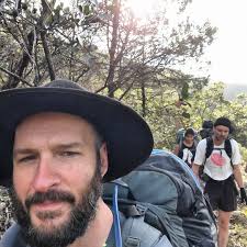 Hiking with friends 🧡