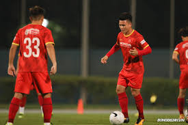 Nguyễn quang hải (born 12 april 1997) is a vietnamese professional footballer who plays as an attacking midfielder for hà nội and vietnam national football team. Quang Háº£i Bá»‹ Ä'au Khi Báº¯t Cu Ä'a Cá»§a Cong PhÆ°á»£ng