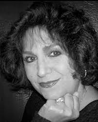 Linda Markowski's Instagram, Twitter & Facebook