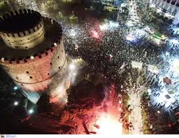 Πέθανε νεογέννητο κοριτσάκι δύο ώρες μετά τη γέννα! Xamos Sto Leyko Pyrgo Xiliades Paoktshdes Giortazoyn Thn Katakthsh Toy Kypelloy