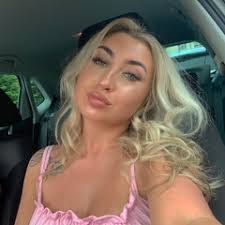 Dani Bird's Instagram, Twitter & Facebook