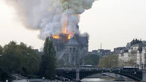 La visite est totalement interdite suite à l'incendie. Incendie De Notre Dame Une Cathedrale Ephemere En Bois Sera Elevee Le Temps Des Travaux Rt En Francais