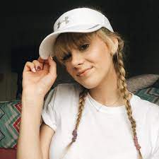 Devore On Instagram Today I Learned You Can T Wear Visors With Bangs