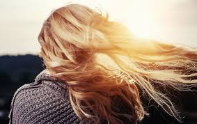 Ecco come trattarli e quali utilizzare per una chioma sana, purificata e luminosa. Capelli Grassi Le 5 Cause Principali E 5 Rimedi Naturali Bioteko