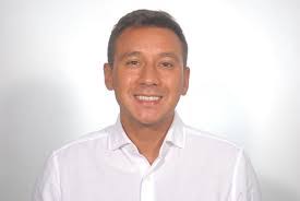 Carlos Cooke's Instagram, Twitter & Facebook