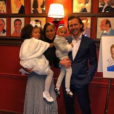 In 2019, hiddleston met actress zawe ashton. Sem Titulo Maryxglz Tom Hiddleston And Zawe Ashton At The Tom Hiddleston Abrazo Agradecido