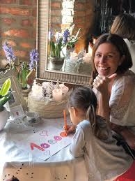 Bretz gábor, miklósa erika, rácz istván és ádám zsuzsanna lép fel a hétvégi maszkabálon. Story Miklosa Erika Tudatosan Ugy Neveli Orokbefogadott Facebook