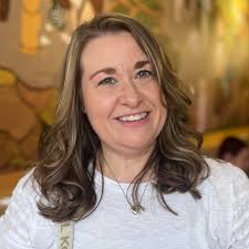 Who can help feed and give medication to a bunny in Metuchen this weekend?