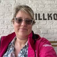 Lori Mclean's Instagram, Twitter & Facebook