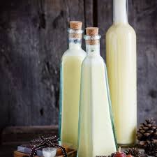 Selbstgemachter Eierlikor Mit Honig Ein Wundervolles Wintergeschenk Madam Rote Rube Die Landkuche