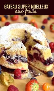 Ce Gateau Aux Fruits Moelleux Est Presque Toujours Le Gateau Que Je Ramene Quand Je Suis Invitee Et Il A En 2020 Gateau Fruit Gateau Moelleux Gateau Facile Et Original