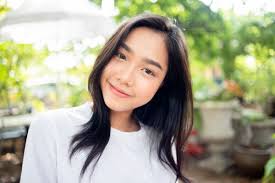 Hướng dẫn cách cắt tóc mái bay tại nhà đẹp và cực đơn giản