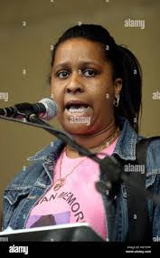 Dee Thorp's Instagram, Twitter & Facebook