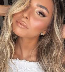 Brooke Hove's Instagram, Twitter & Facebook