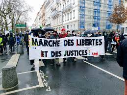 Il appartient au président de la république, garant des libertés publiques, de procéder à leur retrait. Marche Des Libertes Entre 1000 Et 1500 Manifestants A Lyon