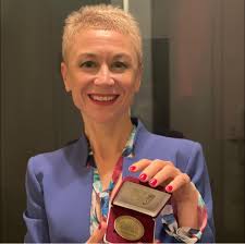 Ich fühle mich sehr geehrt über die...