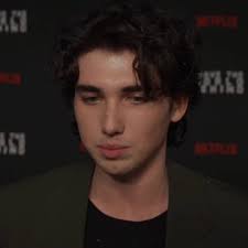 My favorite animal is me when theres a new photo of Charlie out 😼😼. ---  #fyp #fypシ゚ #viral #charlieevans #charlieevansedit #charlieevanssupremacy  #archiesteeth