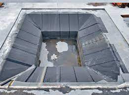 宋皇臺站賞宋代古井 車站展示出土文物 2021.06.21 【兒童報訊】港鐵屯馬綫將於本周日全綫通車，新的宋皇臺站在施工期間，曾出土大量文物影響了工程進度，所以宋皇臺站的設計亦糅合了考古元素，在車站大堂展示發現的出土文物，包括一口宋元時代的古 井 。 Executiveæ—¥è¨˜ å±¯é¦¬ç·šå…±27å€‹ç«™ç‡å¤äº•åŽ»å®‹çš‡è‡ºç«™ é ­æ¢æ—¥å ±