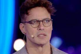 Dario oliviero 46 anni, 12 luglio 1974 (cancro), torino (italia) dettagli biografia, filmografia, premi, news e rassegna stampa. Gabriel Garko In The Hospital Worried Fans What Happened Curler Ruetir