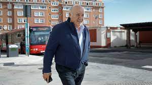 La primera vez que en La Voz se habló de Amancio Ortega: «Su trayectoria es  casi un misterio»
