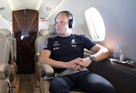Bottas explains that if you can drive on the frozen roads of his homeland then you can drive anywhere. Video Mercedes Valtteri Bottas Travels In Style With Netjets