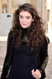 Lorde, who up until today was a perfect music angel sent straight from heaven to new zealand, has finally wronged us. Lorde Explains Why She Stepped Back From Social Media In 2018 Vanity Fair