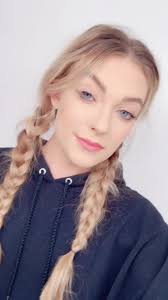 When you haven’t done any makeup in forever because quarantine 🤷🏼‍♀️😂  Mama is still my favorite hype man ❤️ #dementia #howdoilook #insidelooks