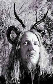 2 different Horned Slivers. Maybe printed at 2 different locations?