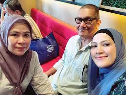Selepas lebih dua minggu kisah putus cinta antara pelakon sherry ibrahim dan fattah amin diperkatakan, belum ada sebarang kenyataan rasmi sherry, 33, berkata, sudah tiba masanya dia buka mulut selain mahu membersihkan namanya selepas dikatakan menjadi punca mereka putus cinta. Sherry Ibrahim Sudah Ada Kekasih Baru Iluminasi