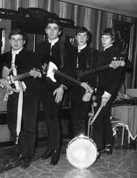 Cinque sgabelli, cinque microfoni e cinque sviluppatosi nel secondo dopoguerra in america, dove la scintilla della beat generation si accende. Storia Di Una Citta In Musica Arona Dalla Beat Generation Agli Anni Ottanta Raccontata Da Uno Dei Suoi Protagonisti Buongiorno Novara