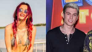 The italy native later posted a video from what appeared to be an engagement party for him and thorne. Bella Thorne Kisses Benjamin Mascolo In A Bikini On Italian Getaway Hollywood Life