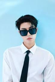 The audience was hypnotized by the melodious voice of this busker. Yintansasuke Intannajihah2004 Profile Pinterest