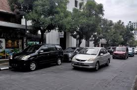 Apart from its rich and long ecclesiastical history and numerous churches. Jalan Braga Bandung Bakal Steril Dari Parkir Kendaraan