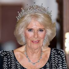 Ratu Camilla Pakai Mahkota Favorit Ratu Elizabeth, Penampilannya Dikritik